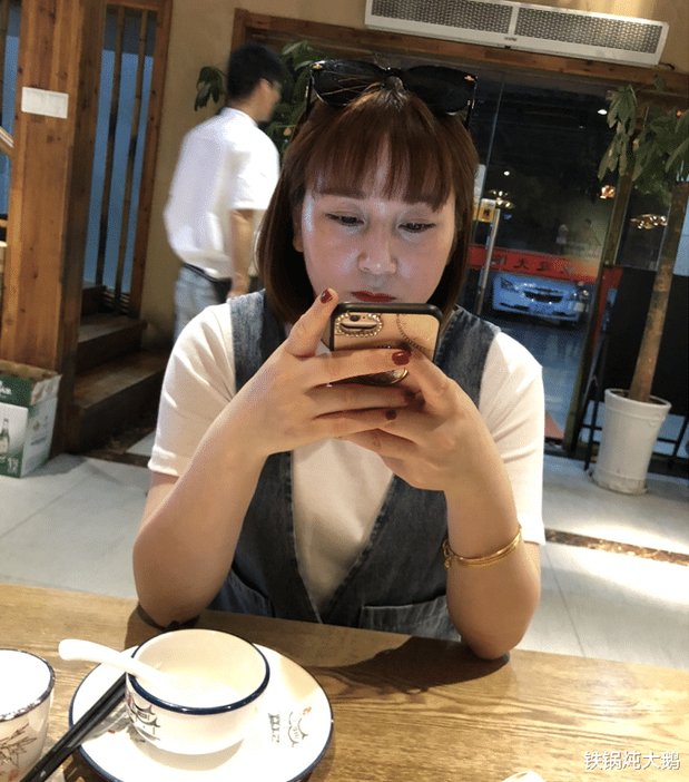 Chàng trai sốc vì nhan sắc của người yêu online