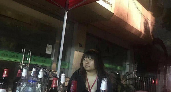 Chàng trai sốc vì nhan sắc của người yêu online