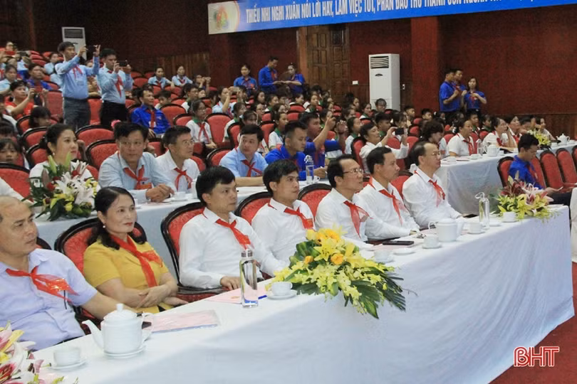 Nghi Xuân, Kỳ Anh tuyên dương cháu ngoan Bác Hồ ảnh 1 Nghi Xuân, Kỳ Anh tuyên dương cháu ngoan Bác Hồ