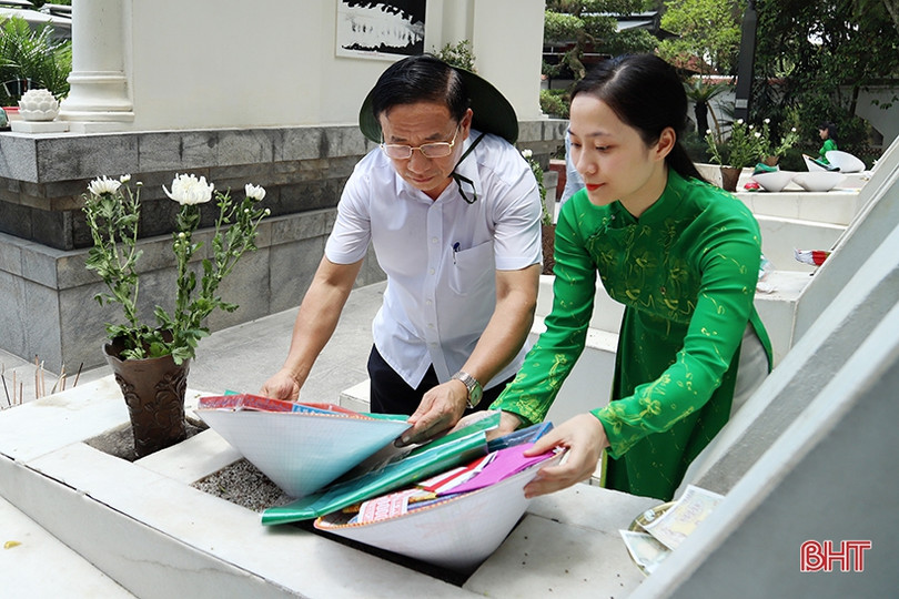 Thống đốc Ngân hàng Nhà nước Lê Minh Hưng dâng hương tại Khu di tích Ngã ba Đồng Lộc