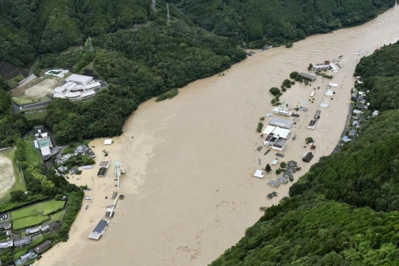 Nhật điều hàng nghìn binh sĩ đối phó mưa lũ