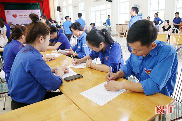 Tuổi trẻ Đoàn Khối CCQ&DN Hà Tĩnh hiến 161 đơn vị máu tình nguyện