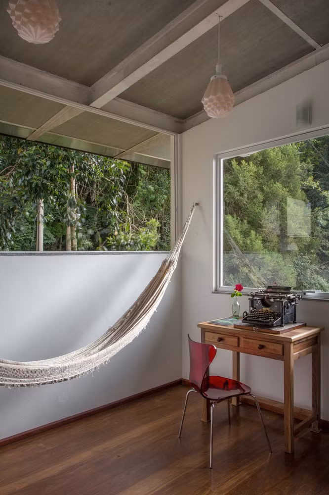 Ngắm ngôi nhà nghỉ dưỡng lơ lửng ở lưng chừng núi