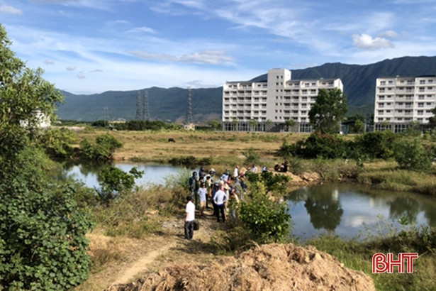 Tiếp thu phản ánh của Báo Hà Tĩnh, kênh tưới thủy lợi xuyên khu dân cư ở TX Kỳ Anh được lắp nắp đậy 