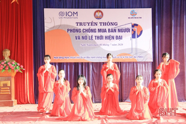 Trang bị kiến thức về chống mua bán người cho học sinh THPT huyện Nghi Xuân