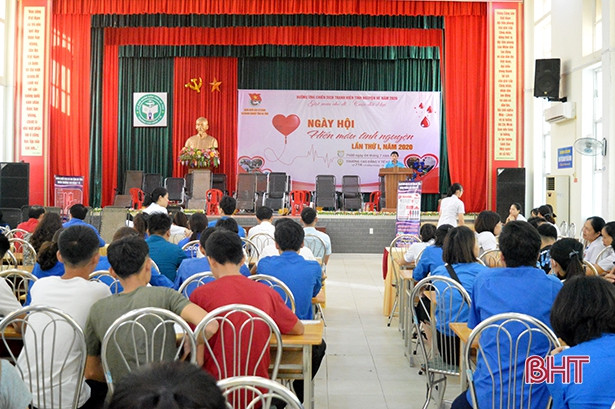 Tuổi trẻ Đoàn Khối CCQ&DN Hà Tĩnh hiến 161 đơn vị máu tình nguyện
