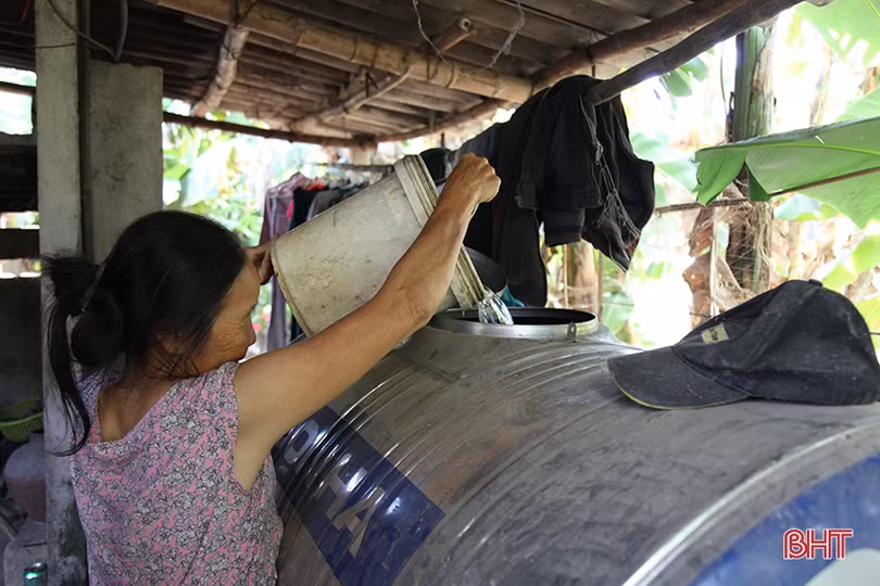 Trời không mưa, người dân ốc đảo Hồng Lam quay quắt vì thiếu nước sinh hoạt