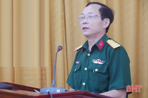 Trao quân hàm thượng tá cho 12 sỹ quan quân đội ở Hà Tĩnh