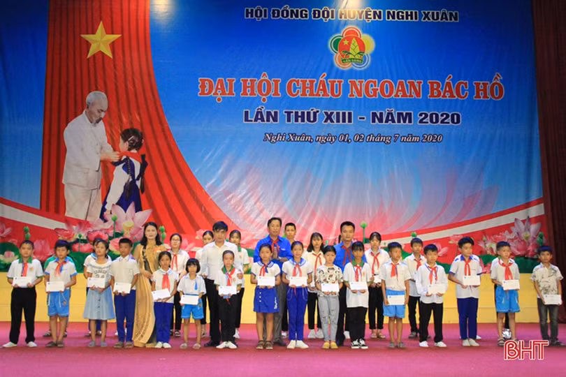 Nghi Xuân, Kỳ Anh tuyên dương cháu ngoan Bác Hồ