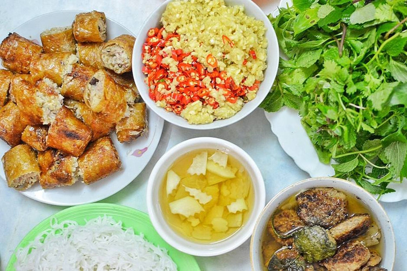 video am thuc duong pho thu do viet nam len bao anh