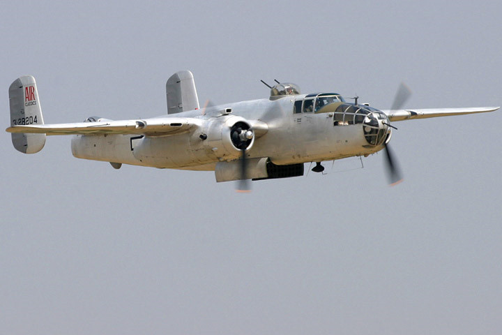 sieu pham may bay nem bom b 25 cua my cong chua thai binh duong