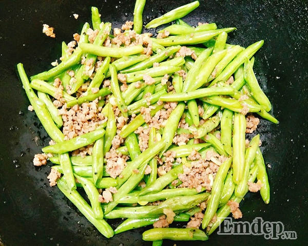 dau co ve xao thit bam cho bua com chieu them duom vi