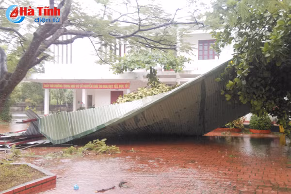 hinh anh thiet hai ban dau do bao so 10 tai ha tinh