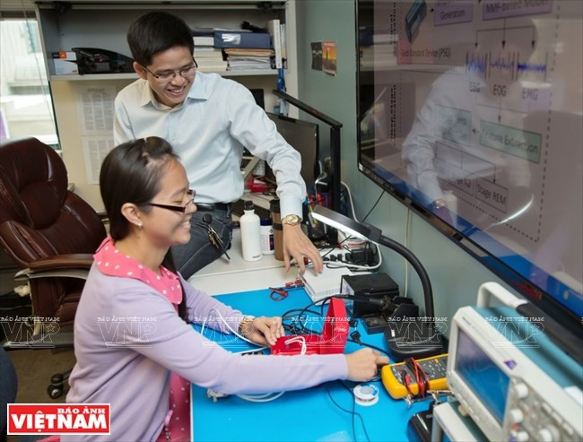 giao su viet 8x vu ngoc tam va 10 bang sang che my