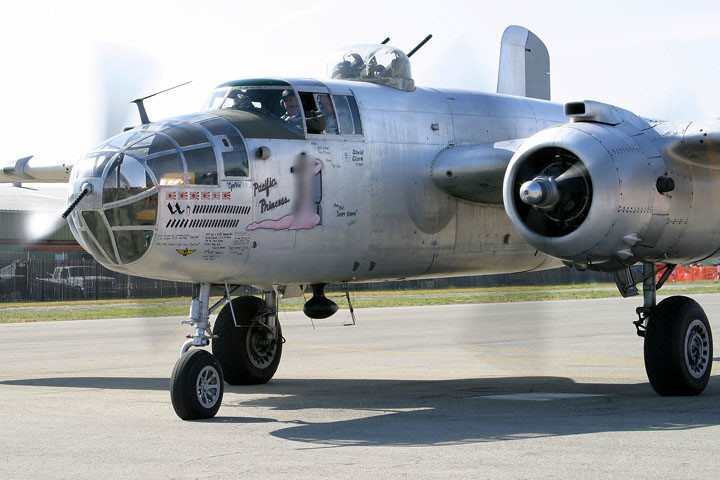 sieu pham may bay nem bom b 25 cua my cong chua thai binh duong