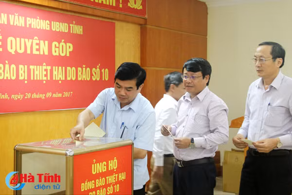 tinh uy ubnd tinh ha tinh quyen gop ung ho dong bao bi thiet hai do mua bao