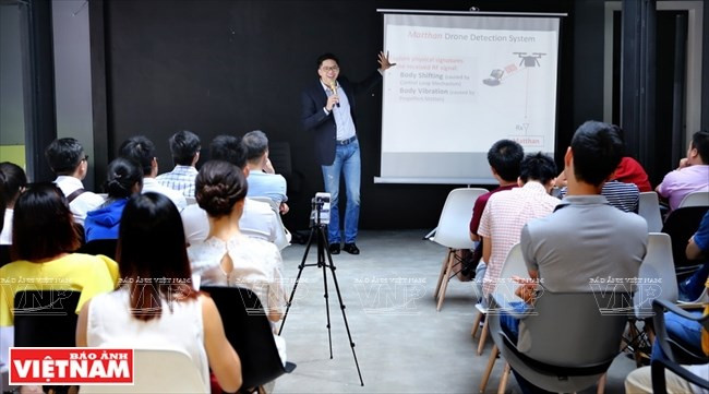 giao su viet 8x vu ngoc tam va 10 bang sang che my