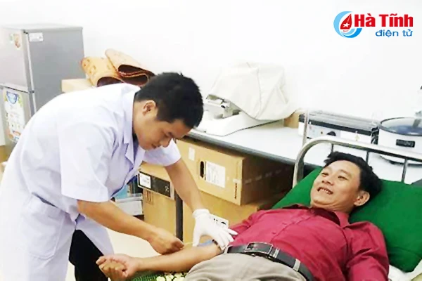 bi thu doan xa 16 lan hien mau nhan dao