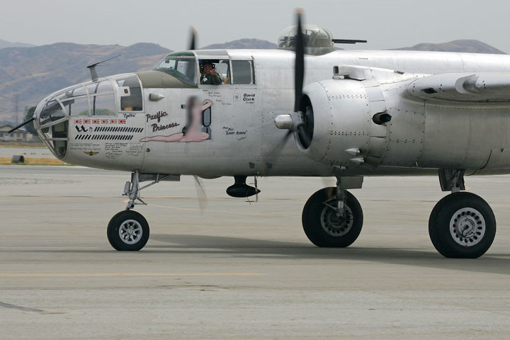 sieu pham may bay nem bom b 25 cua my cong chua thai binh duong