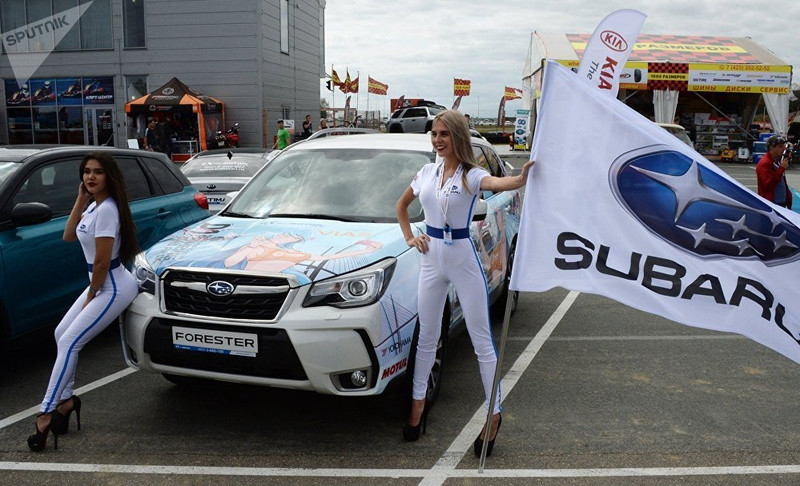 nhung bong hong xinh dep tai trien lam oto quoc te vladivostok