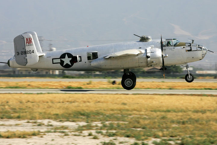 sieu pham may bay nem bom b 25 cua my cong chua thai binh duong