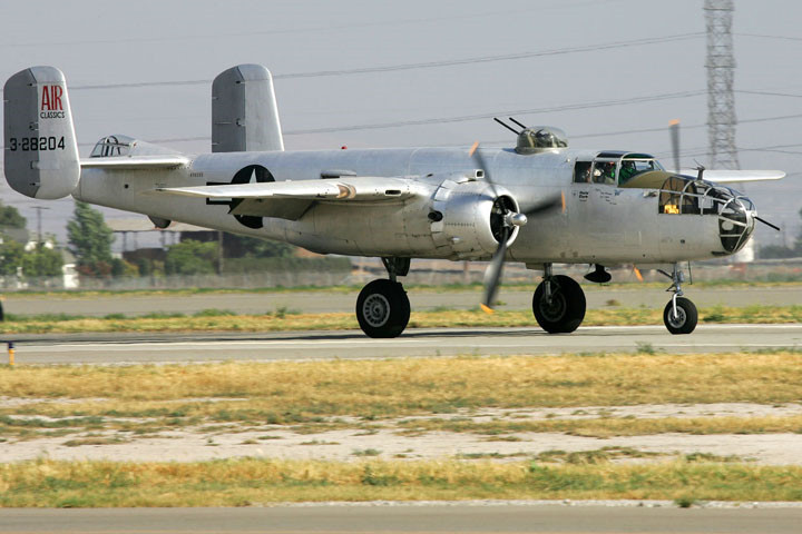 sieu pham may bay nem bom b 25 cua my cong chua thai binh duong