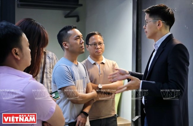 giao su viet 8x vu ngoc tam va 10 bang sang che my