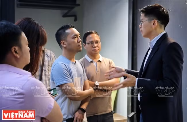 giao su viet 8x vu ngoc tam va 10 bang sang che my