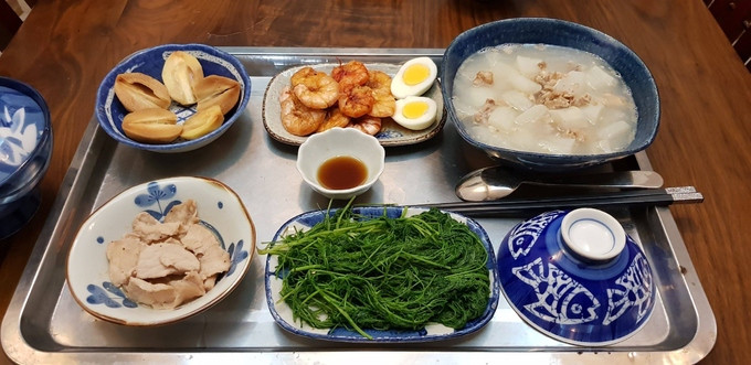 mam com me chong nau cho con dau o cu thu hut chuc nghin like