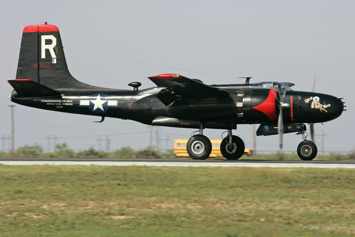 kham pha may bay nem bom a 26b sieu nhanh cua khong quan my