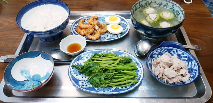 mam com me chong nau cho con dau o cu thu hut chuc nghin like