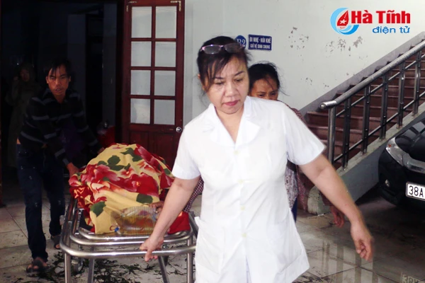 bvdk ky anh mo cap cuu thanh cong 2 ca de kho trong bao