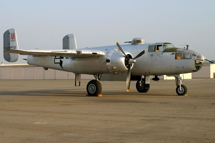 sieu pham may bay nem bom b 25 cua my cong chua thai binh duong