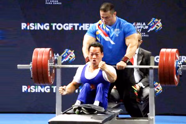 que nha ha tinh ngap tran niem vui cung do cu le van cong