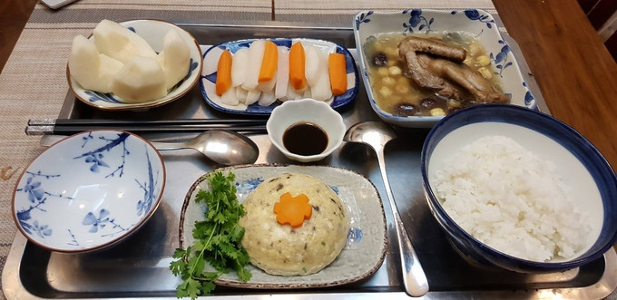 mam com me chong nau cho con dau o cu thu hut chuc nghin like