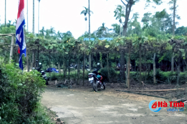 mot phu nu bi dien giat tu vong trong luc lam thit lon