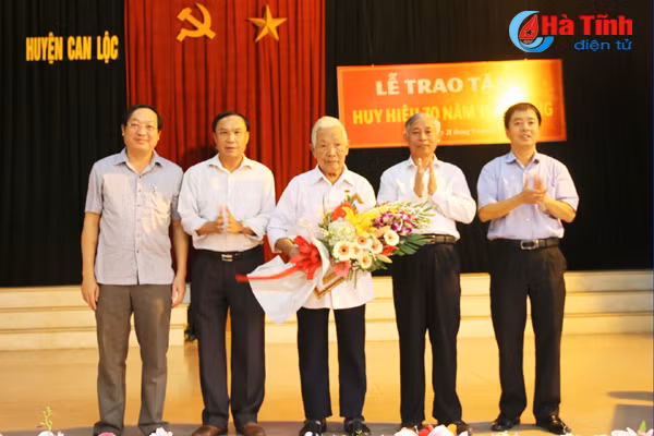 cong tac can bo o co so ngay cang chuyen bien tich cuc