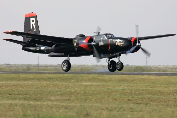 kham pha may bay nem bom a 26b sieu nhanh cua khong quan my