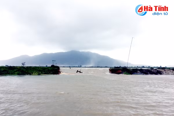 hinh anh thiet hai ban dau do bao so 10 tai ha tinh