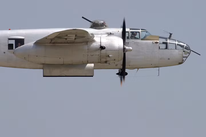 sieu pham may bay nem bom b 25 cua my cong chua thai binh duong