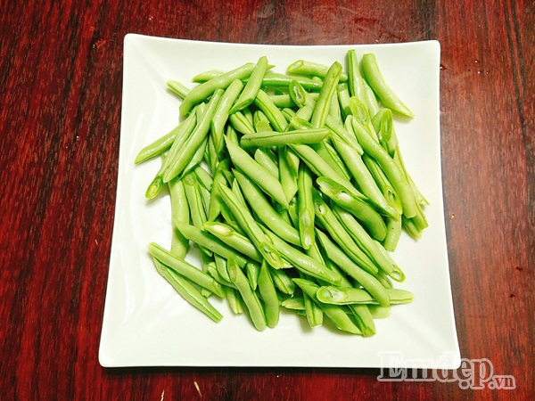 dau co ve xao thit bam cho bua com chieu them duom vi