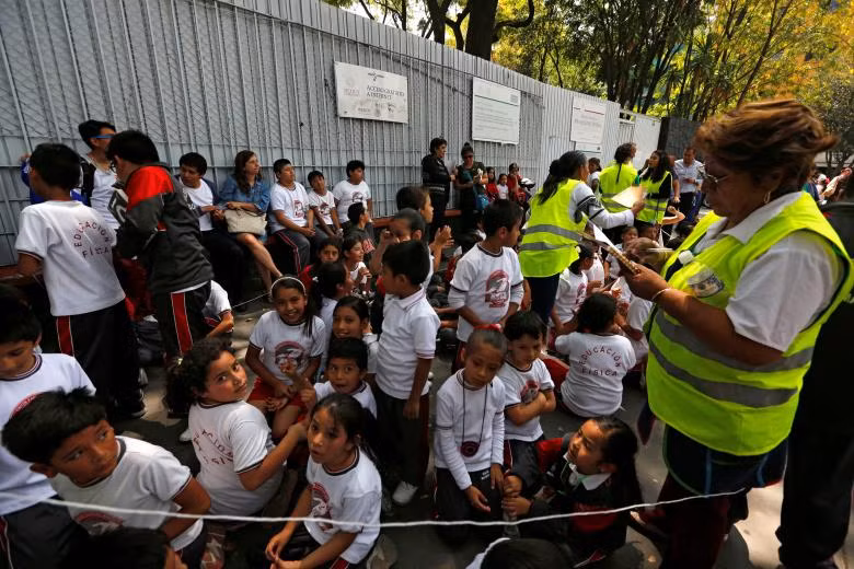 hien truong tan hoang sau dong dat khien 149 nguoi thiet mang o mexico