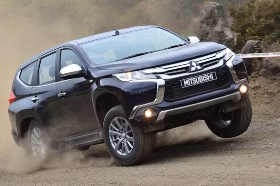 mitsubishi pajero sport giam gia gan 200 trieu tai viet nam