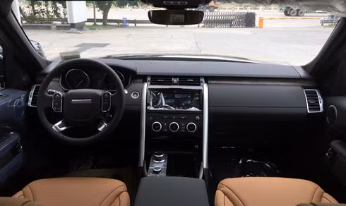 land rover discovery the he moi ve viet nam gia tu 4 3 ty dong