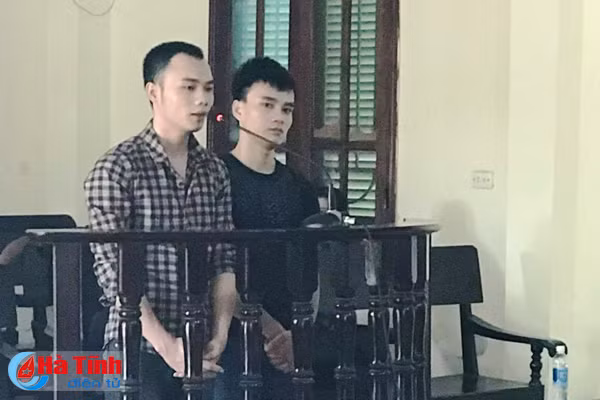 lai taxi di mua ma tuy chua kip dung da bi bat