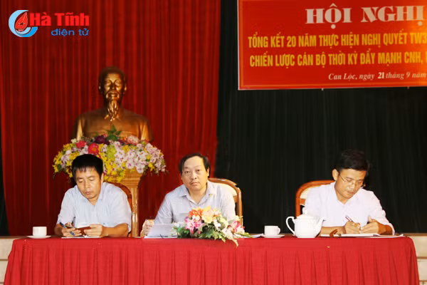 cong tac can bo o co so ngay cang chuyen bien tich cuc