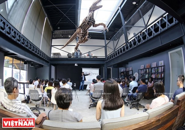 giao su viet 8x vu ngoc tam va 10 bang sang che my