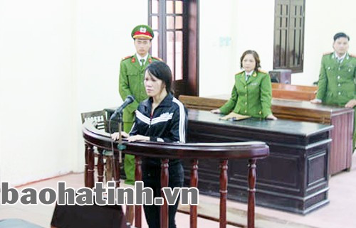 Bị cáo Kha Thị Kiều trước vành móng ngựa