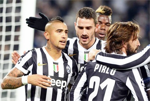 Vidal xuất sắc lập hat-trick