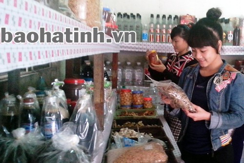 Các mặt hàng nông sản sạch được người tiêu dùng lựa chọn. Ảnh: Hoàng Long